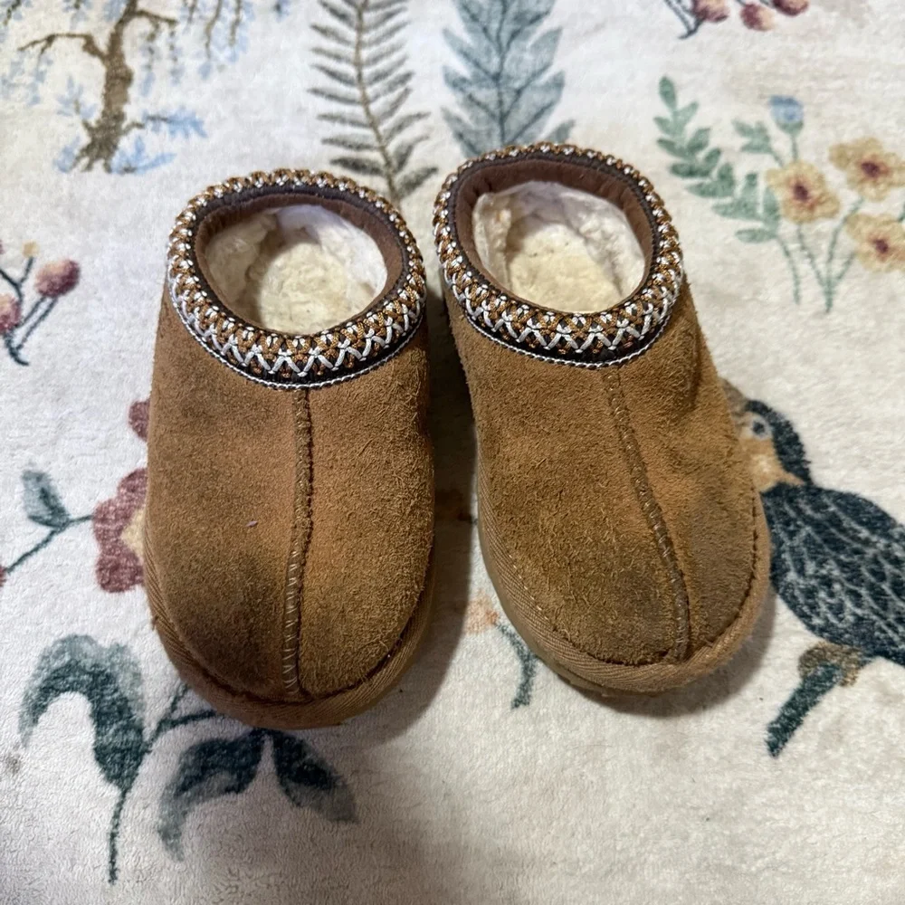 Ugg Tasman toddler chestnut Brown Suede Slip-On Slippers 9